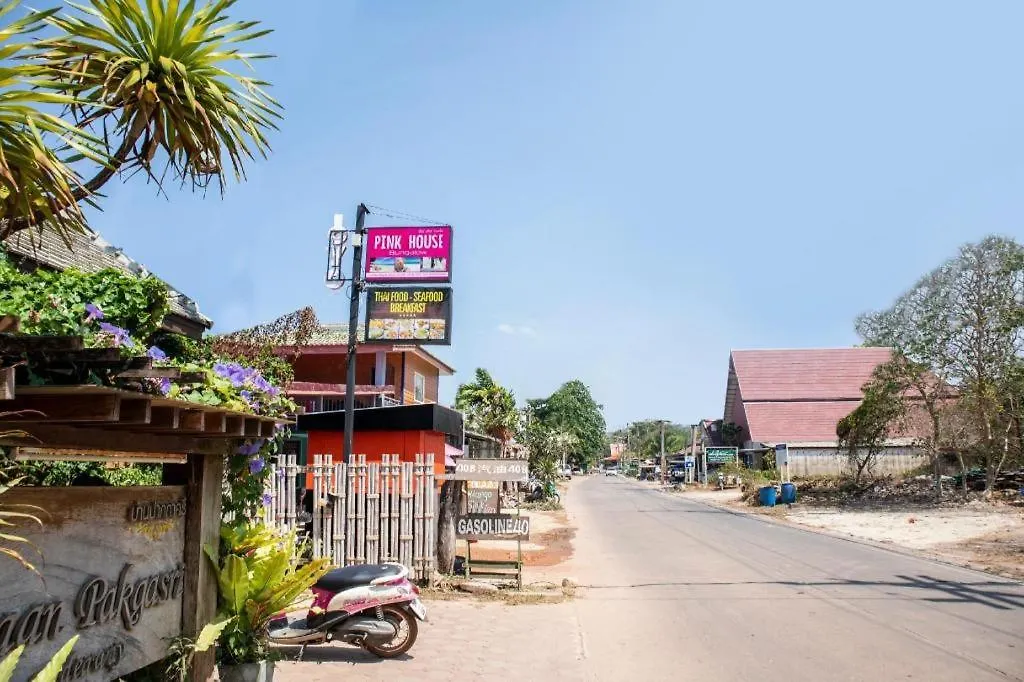 Oyo 797 Pink House Bungalow Koh Lanta Hotel